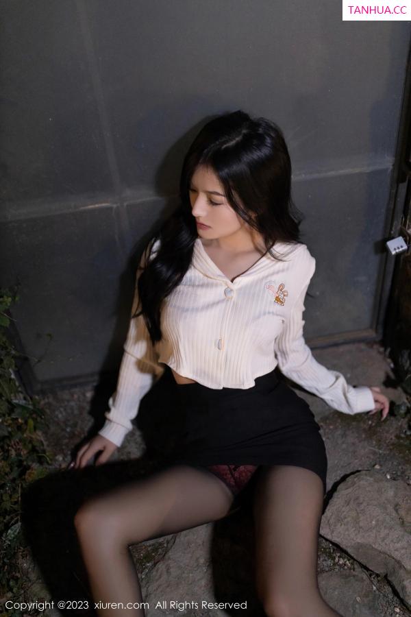   [XiuRen]高清写真图 2023.10.31 No.7588 谭小灵 黑丝美腿第4张图片